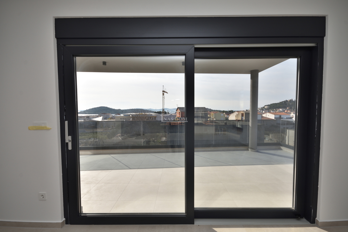 Tribunj - Lussuoso appartamento S5 al secondo piano, vista mare