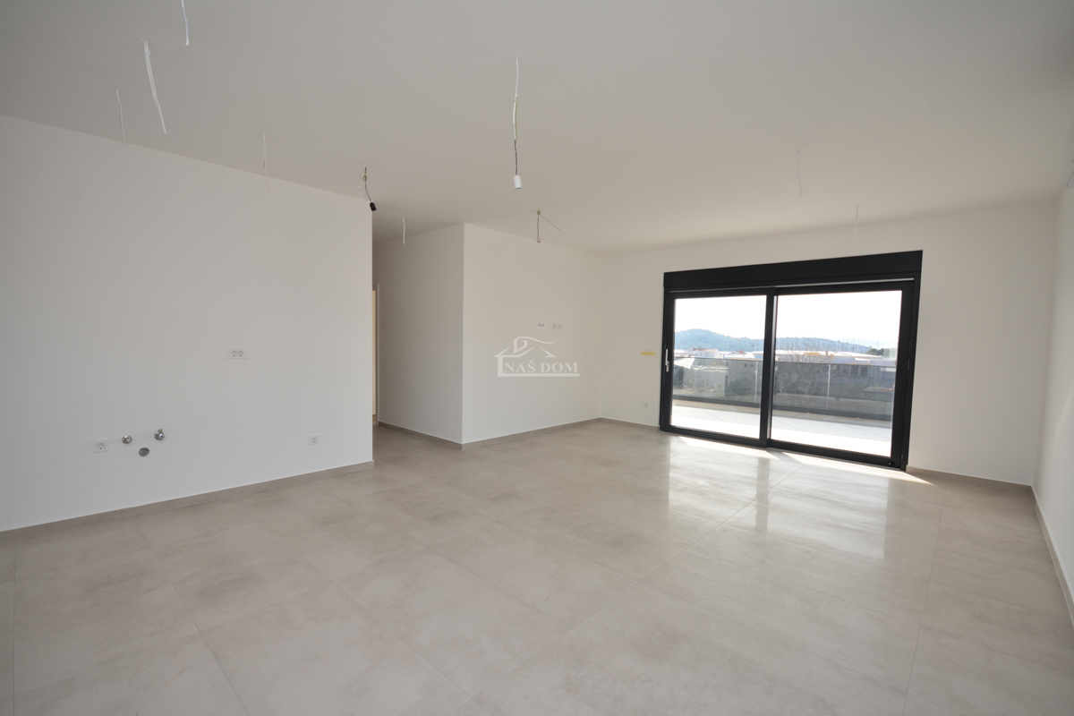 Tribunj - Lussuoso appartamento S5 al secondo piano, vista mare