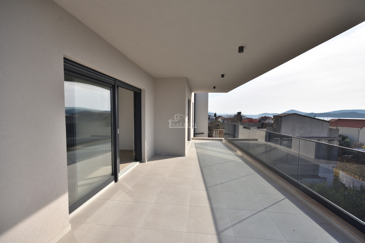 Tribunj - Lussuoso appartamento S5 al secondo piano, vista mare