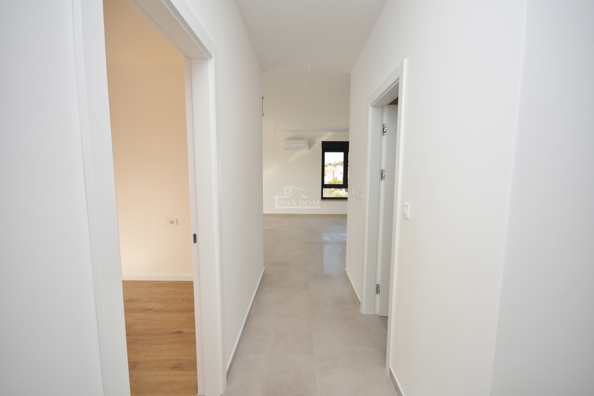 Tribunj - Lussuoso appartamento S5 al secondo piano, vista mare