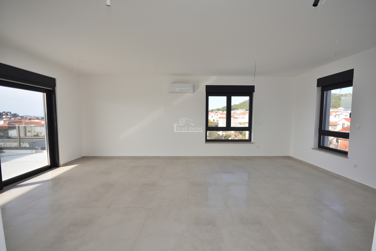 Tribunj - Lussuoso appartamento S5 al secondo piano, vista mare