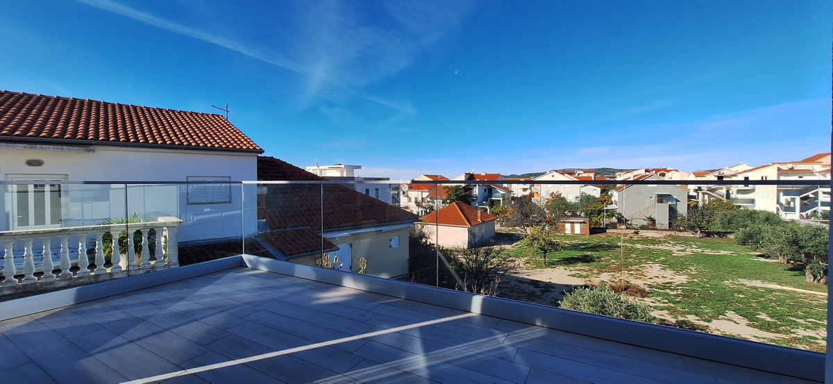 Vodice, Srima - Appartamento 2S+DB, II PIANO, 120 m dalla spiaggia