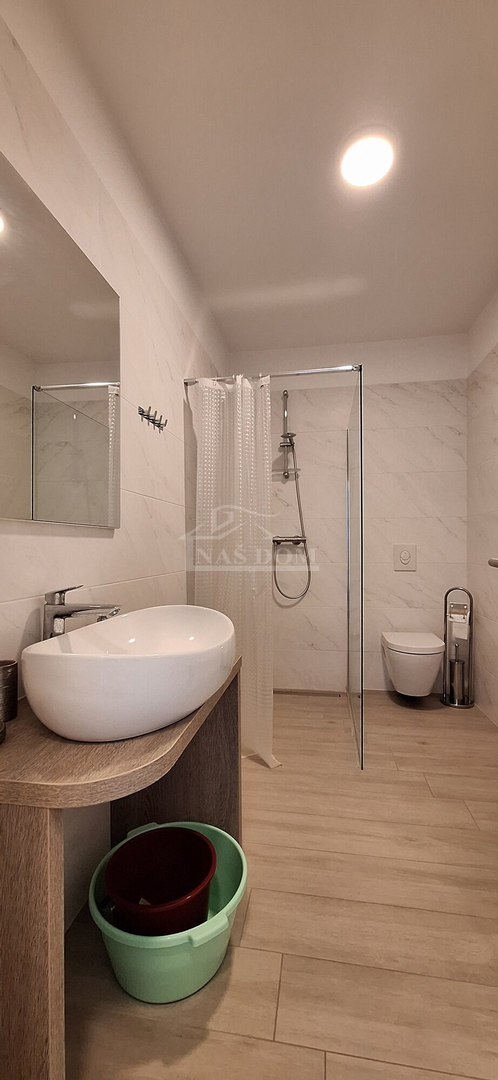 Vodice, Srima - Appartamento 2S+DB, II PIANO, 120 m dalla spiaggia