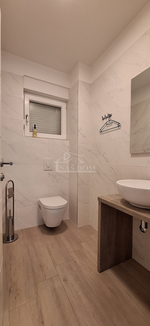 Vodice, Srima - Appartamento 2S+DB, II PIANO, 120 m dalla spiaggia