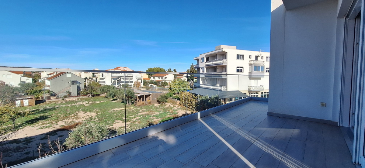 Vodice, Srima - Appartamento 2S+DB, II PIANO, 120 m dalla spiaggia