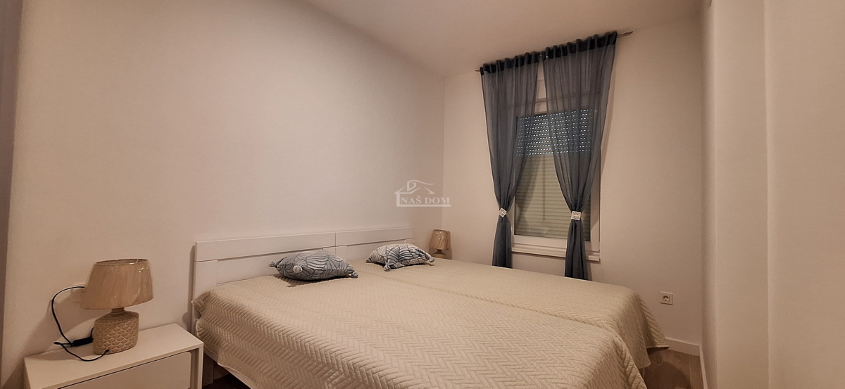 Vodice, Srima - Appartamento 2S+DB, II PIANO, 120 m dalla spiaggia