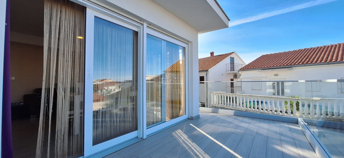 Vodice, Srima - Appartamento 2S+DB, II PIANO, 120 m dalla spiaggia