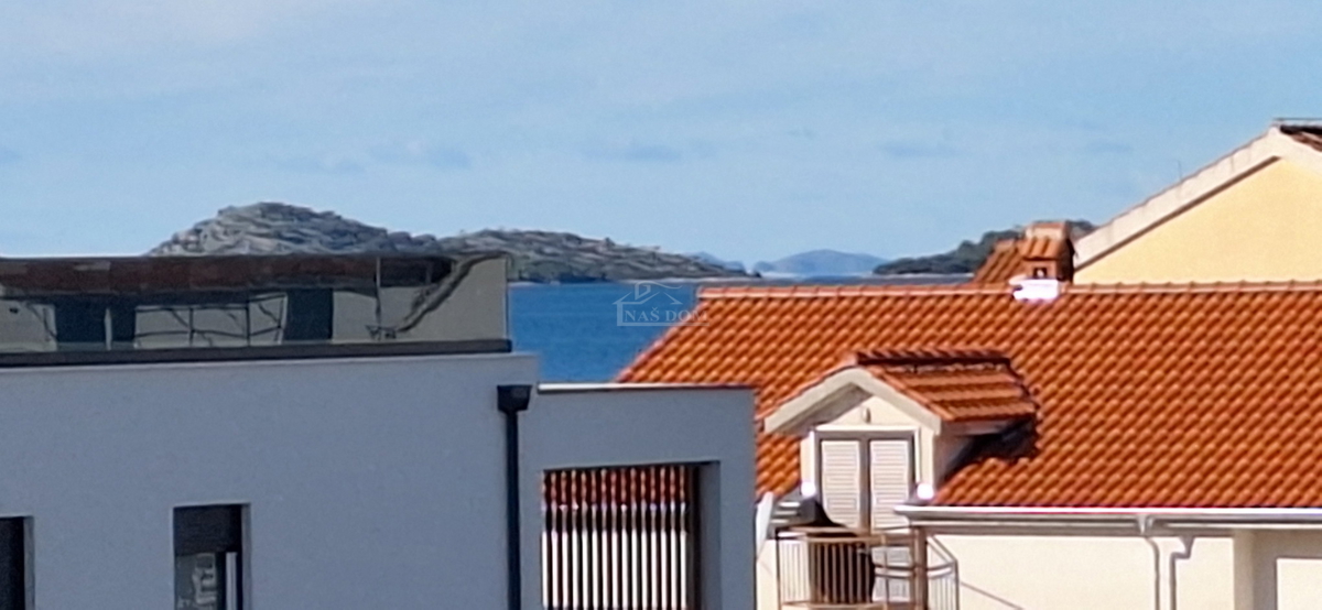 Vodice, Srima - Appartamento 2S+DB, II PIANO, 120 m dalla spiaggia