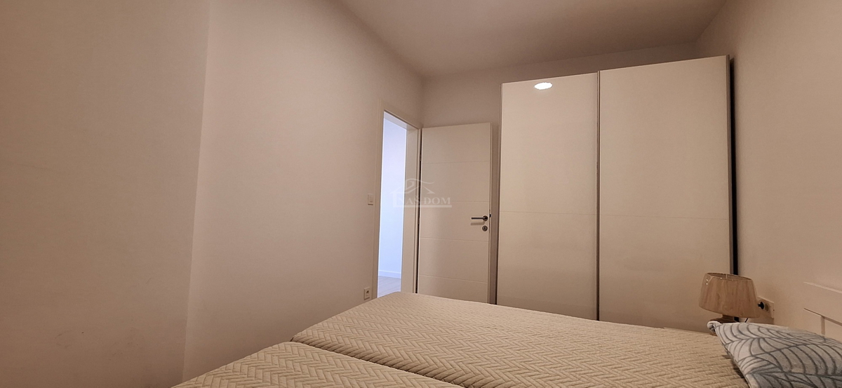 Vodice, Srima - Appartamento 2S+DB, II PIANO, 120 m dalla spiaggia