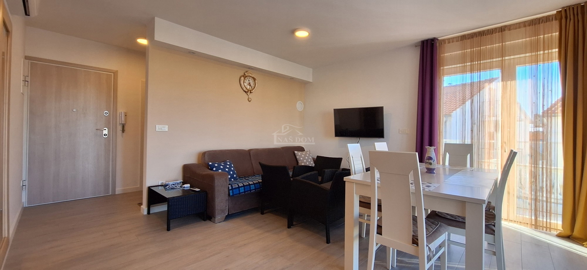 Vodice, Srima - Appartamento 2S+DB, II PIANO, 120 m dalla spiaggia