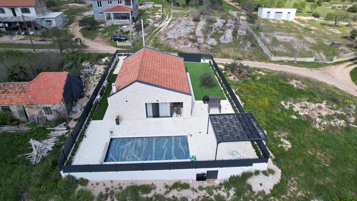 Danilo, Biranj - Splendida villa con piscina