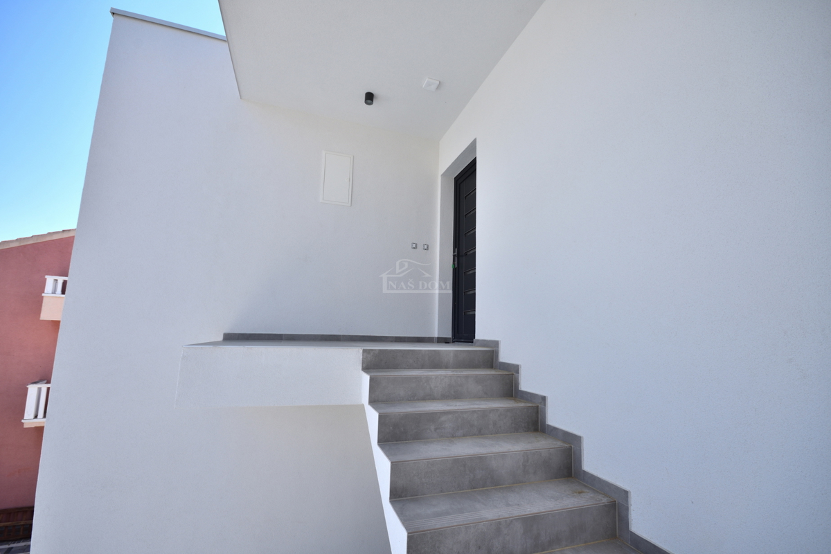 Vodice - Appartamento di lusso S3 al secondo piano, ottima posizione