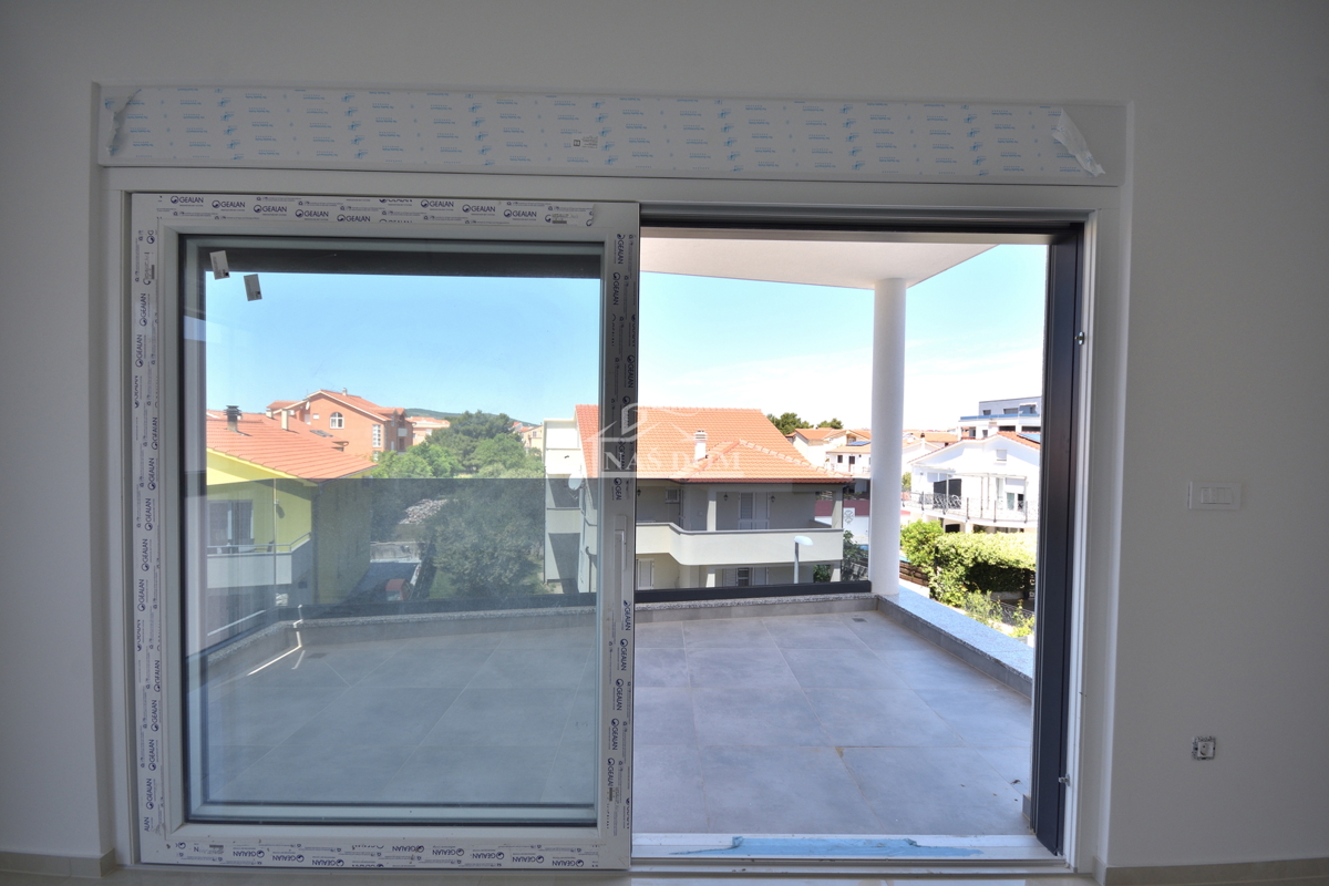 Vodice - Appartamento di lusso S3 al secondo piano, ottima posizione