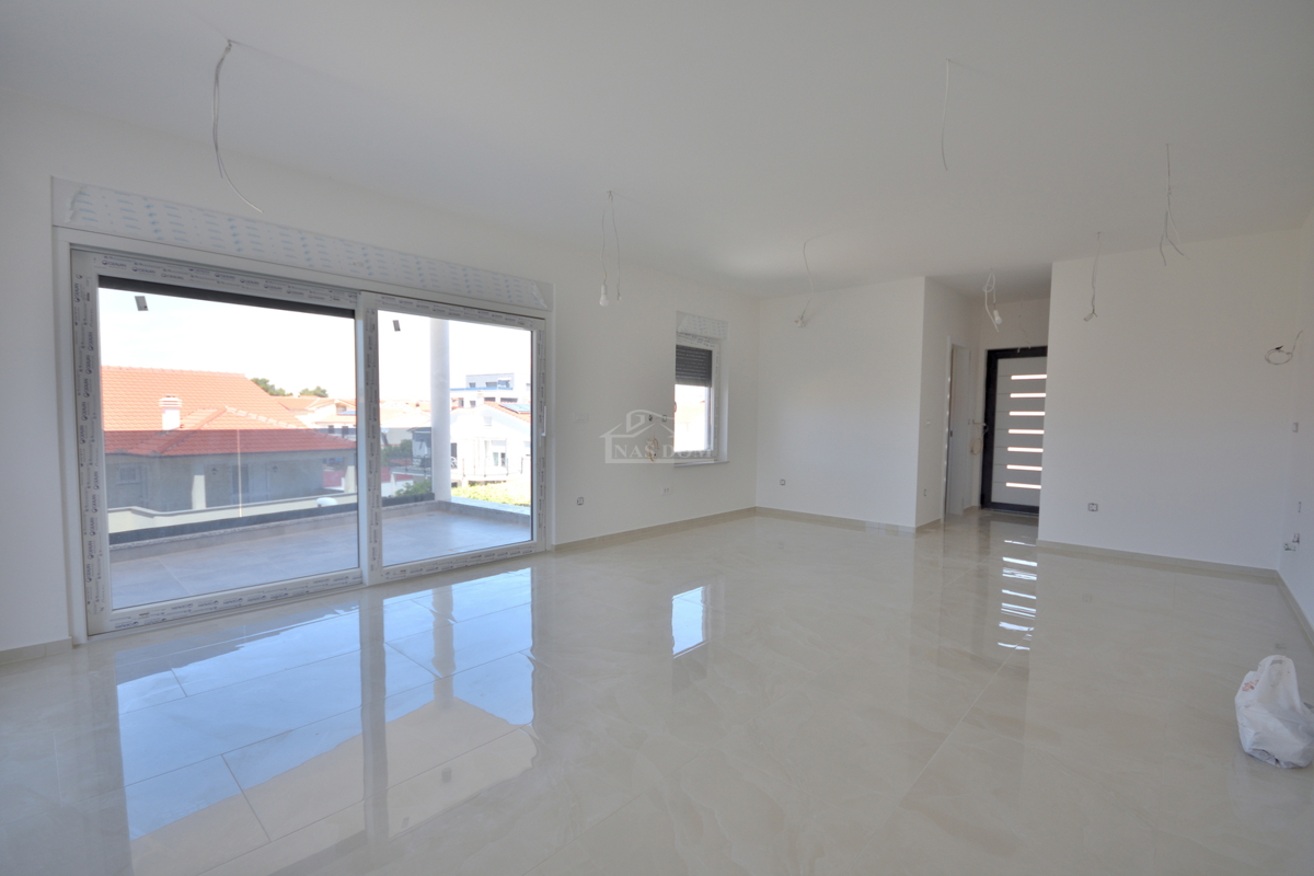 Vodice - Appartamento di lusso S3 al secondo piano, ottima posizione