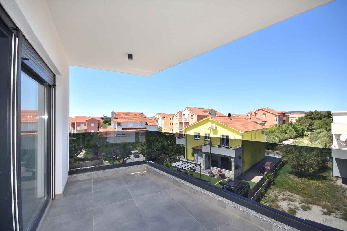 Vodice - Appartamento di lusso S3 al secondo piano, ottima posizione