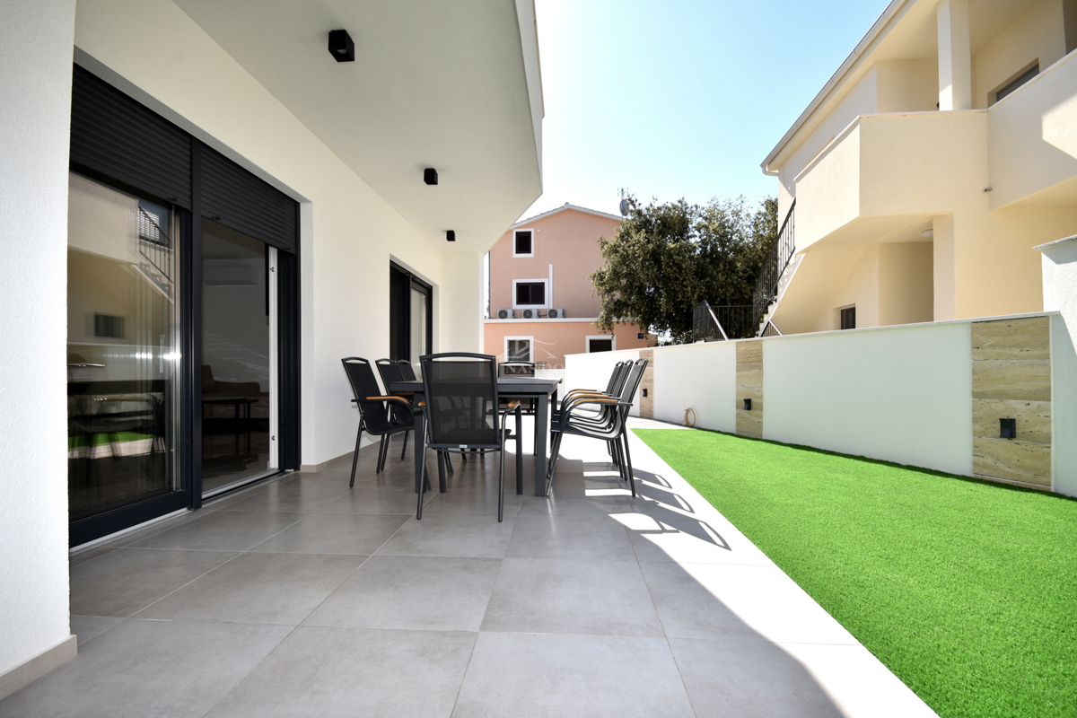 Vodice, Srima - **NUOVA COSTRUZIONE** Casa S2 a 250 m dalla spiaggia