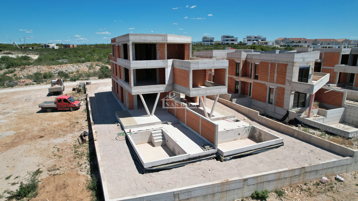 Imponente attico con vista panoramica sul mare – Nuova costruzione di lusso a Vodice