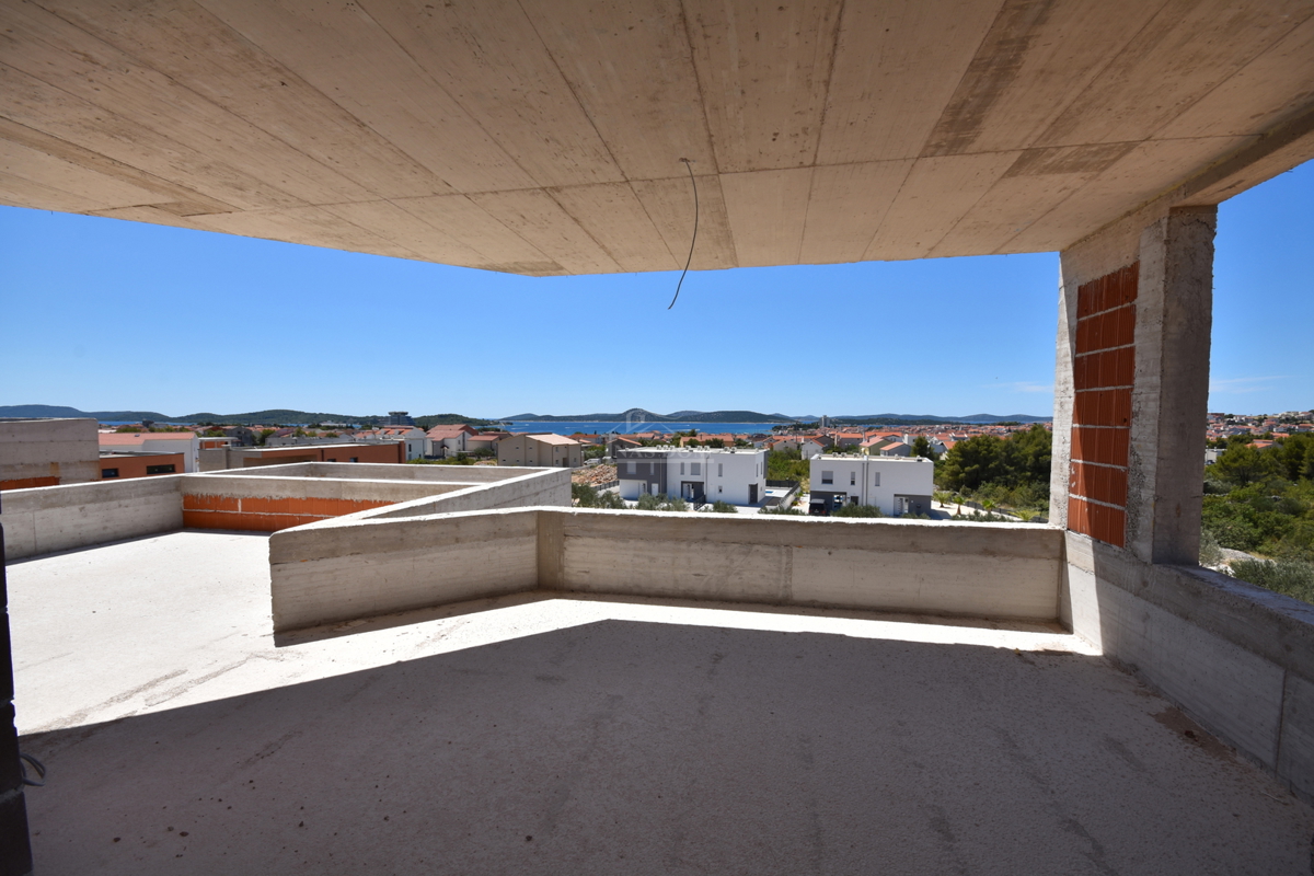Imponente attico con vista panoramica sul mare – Nuova costruzione di lusso a Vodice