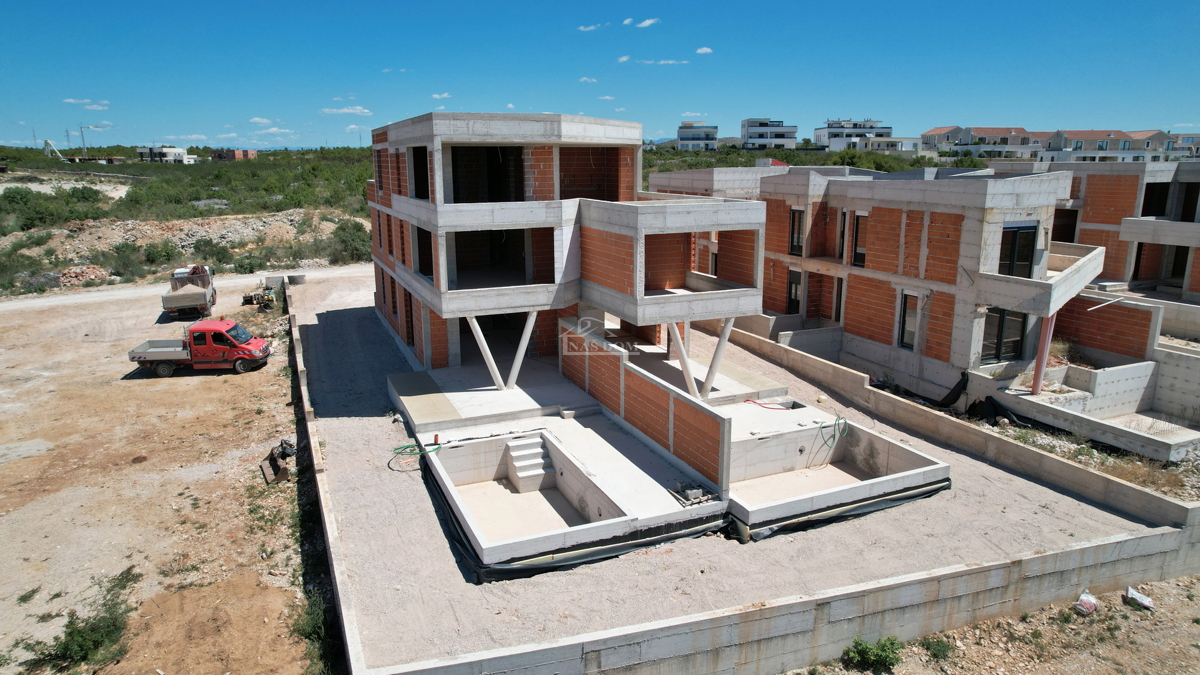 Imponente attico con vista panoramica sul mare – Nuova costruzione di lusso a Vodice