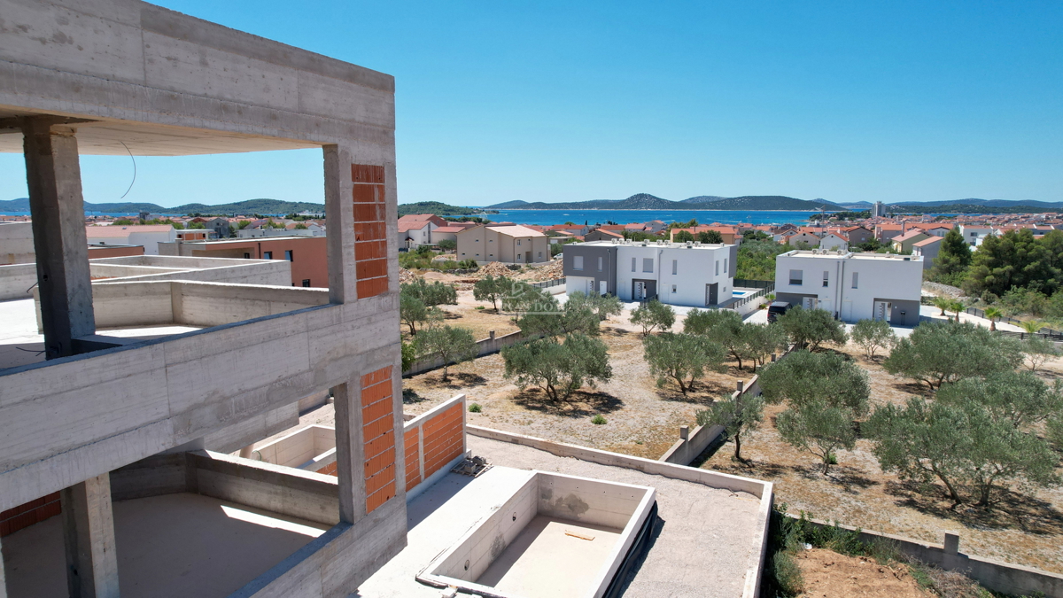 Imponente attico con vista panoramica sul mare – Nuova costruzione di lusso a Vodice
