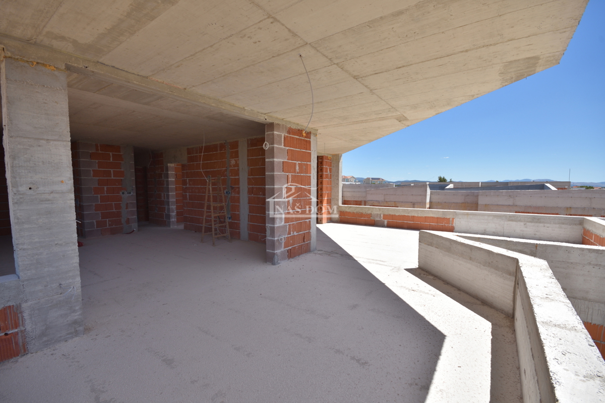 Imponente attico con vista panoramica sul mare – Nuova costruzione di lusso a Vodice