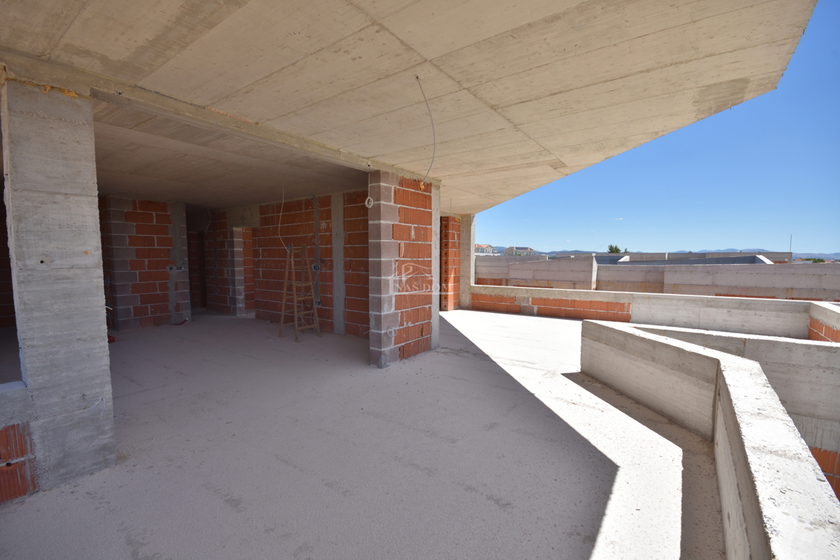 Imponente attico con vista panoramica sul mare – Nuova costruzione di lusso a Vodice