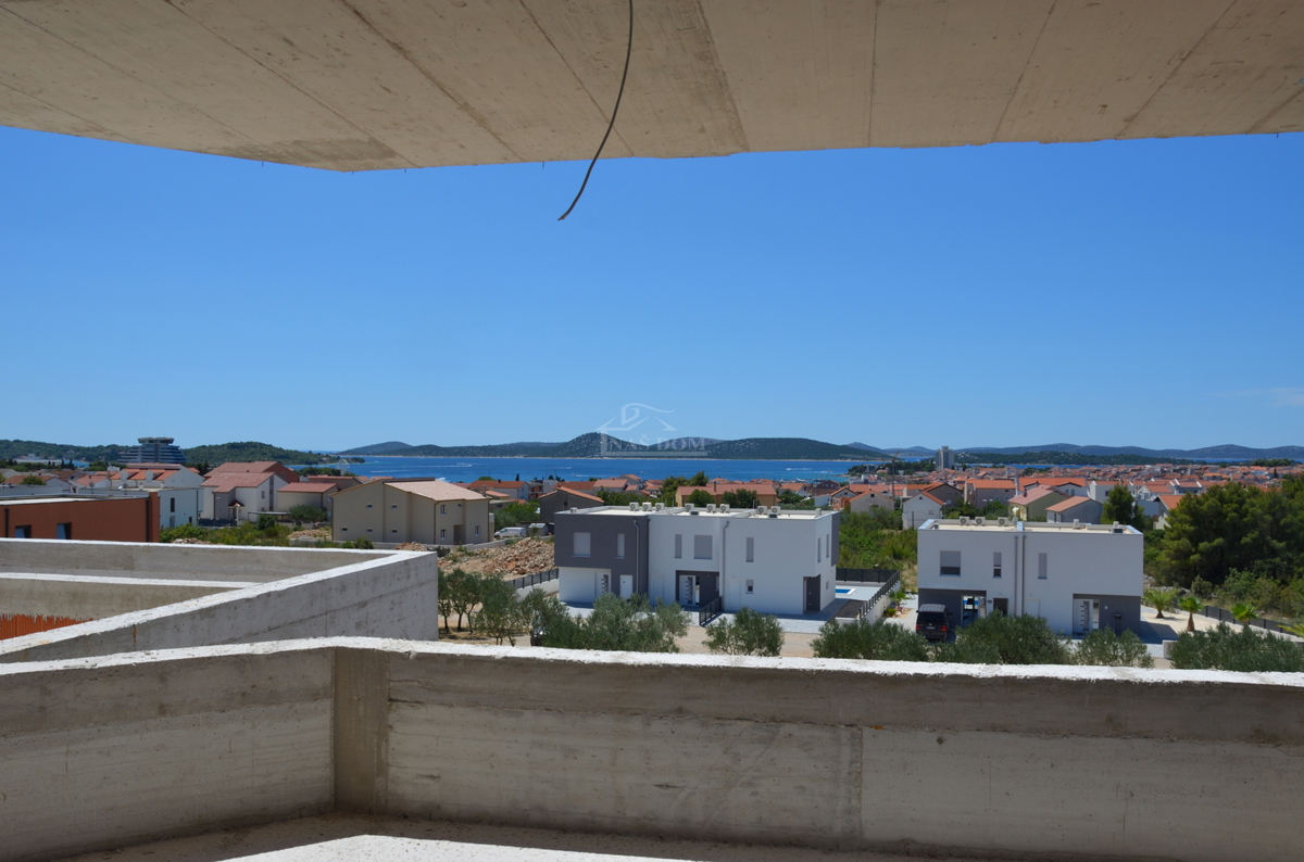 Imponente attico con vista panoramica sul mare – Nuova costruzione di lusso a Vodice