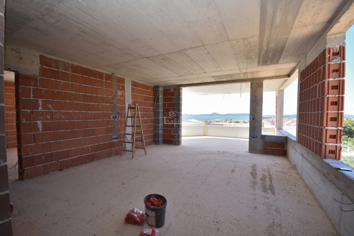 Imponente attico con vista panoramica sul mare – Nuova costruzione di lusso a Vodice