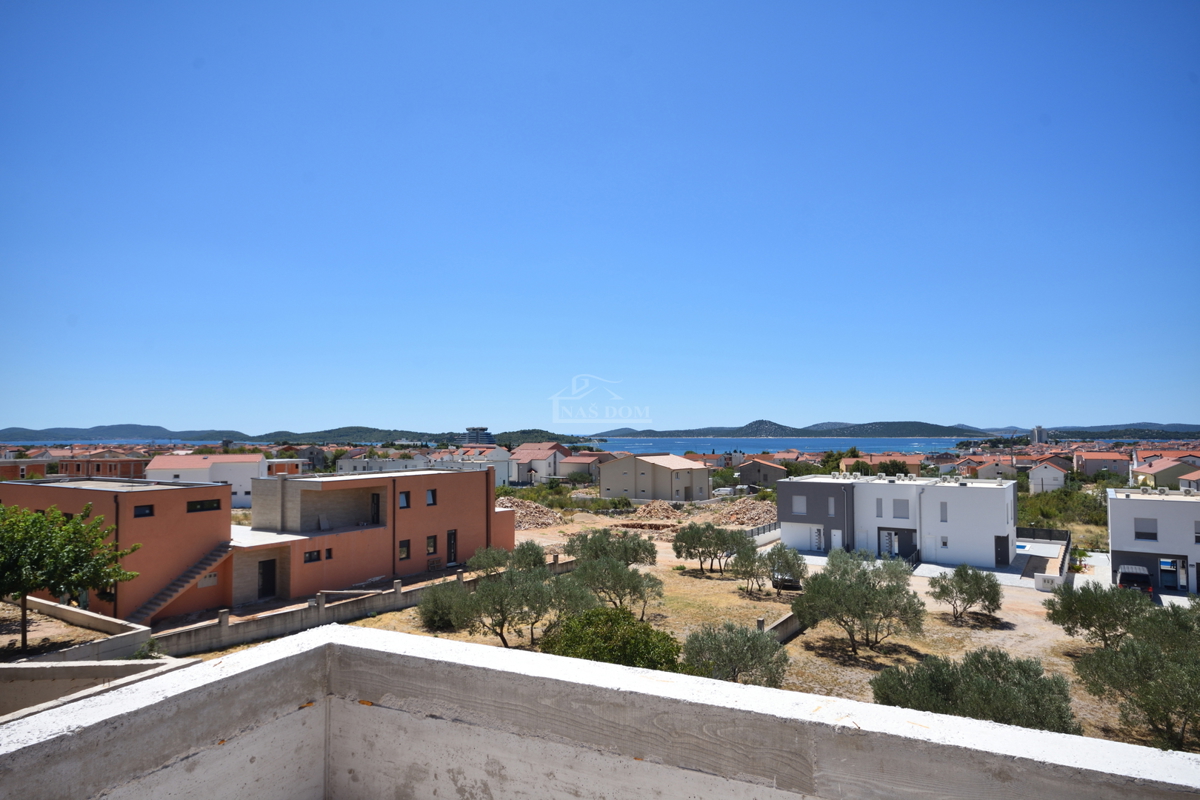 Imponente attico con vista panoramica sul mare – Nuova costruzione di lusso a Vodice