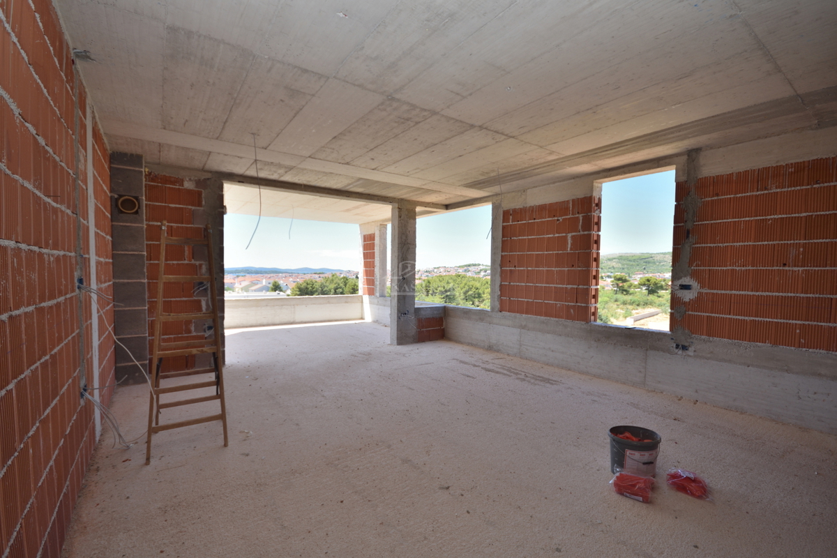 Imponente attico con vista panoramica sul mare – Nuova costruzione di lusso a Vodice
