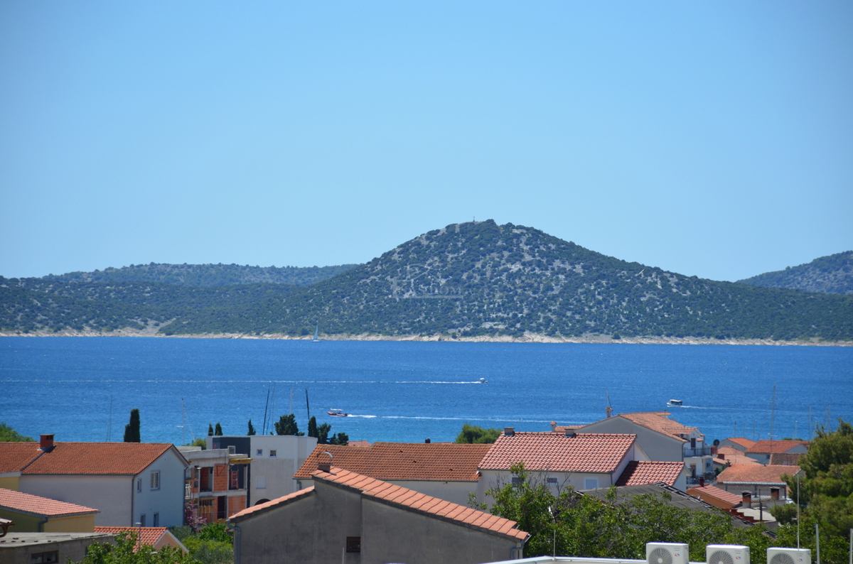 Imponente attico con vista panoramica sul mare – Nuova costruzione di lusso a Vodice