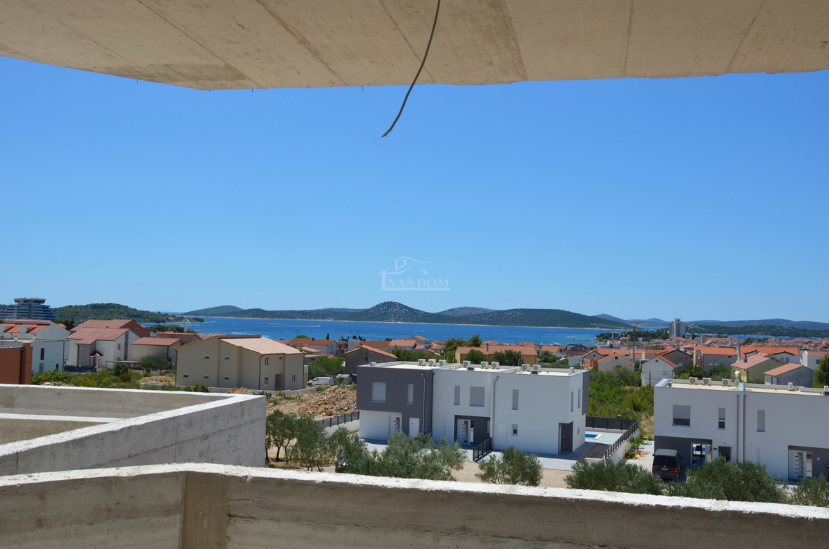 Imponente attico con vista panoramica sul mare – Nuova costruzione di lusso a Vodice
