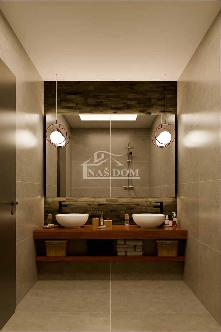 Vodice - Doppia casa con garage, piscina e vista mare