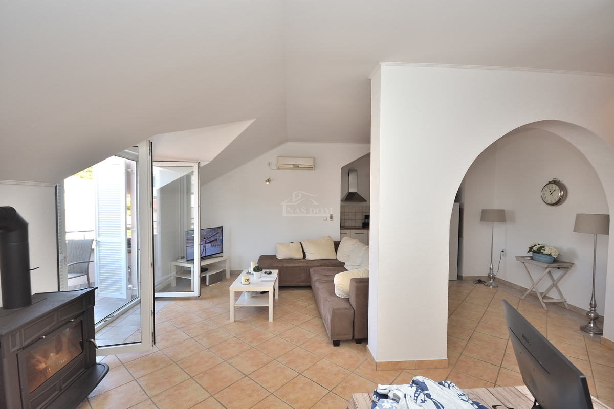 Vodice - Appartamento con due camere da letto, secondo piano, a 350 m dalla spiaggia