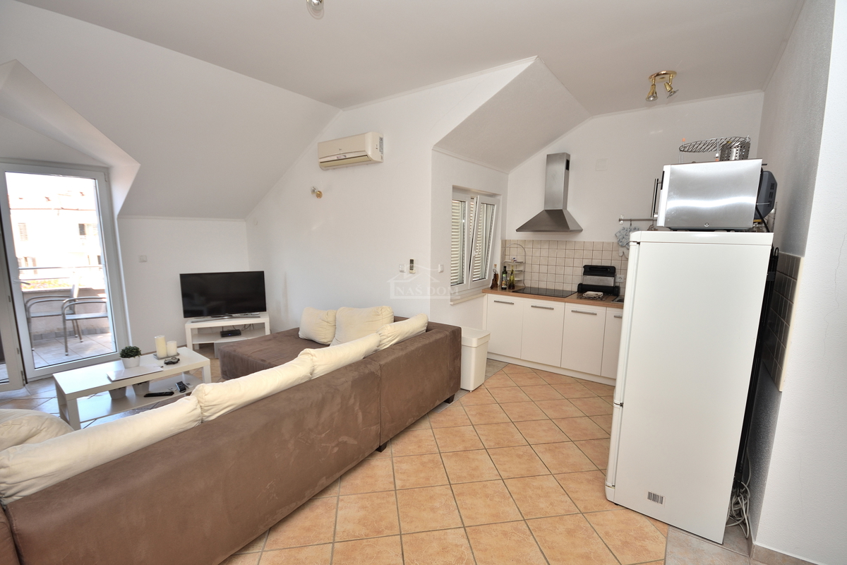 Vodice - Appartamento con due camere da letto, secondo piano, a 350 m dalla spiaggia