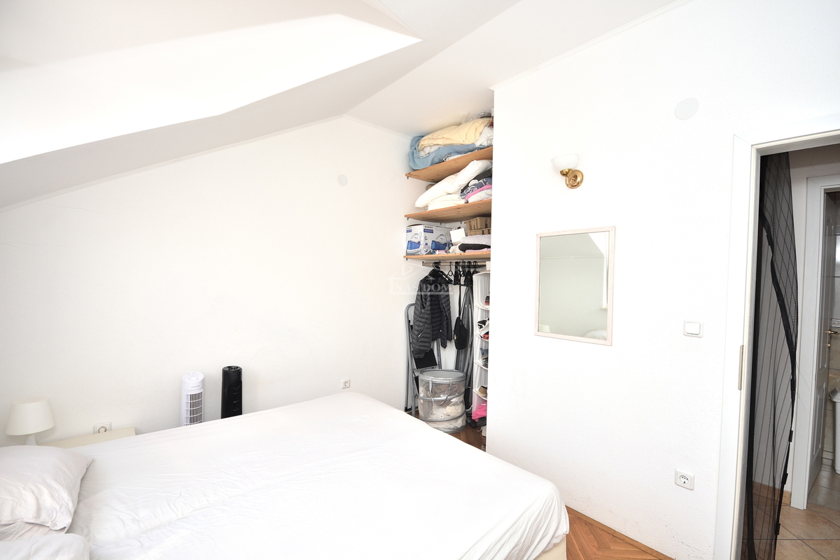 Vodice - Appartamento con due camere da letto, secondo piano, a 350 m dalla spiaggia