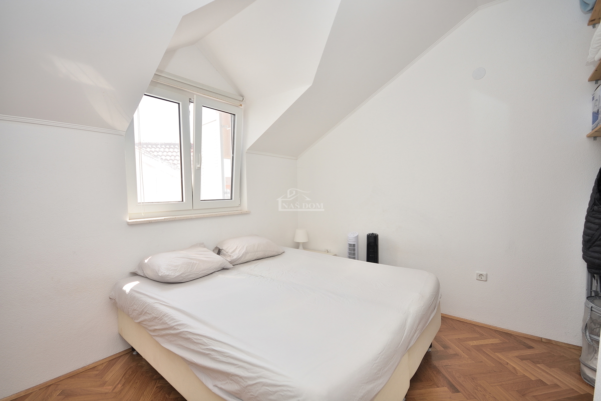 Vodice - Appartamento con due camere da letto, secondo piano, a 350 m dalla spiaggia