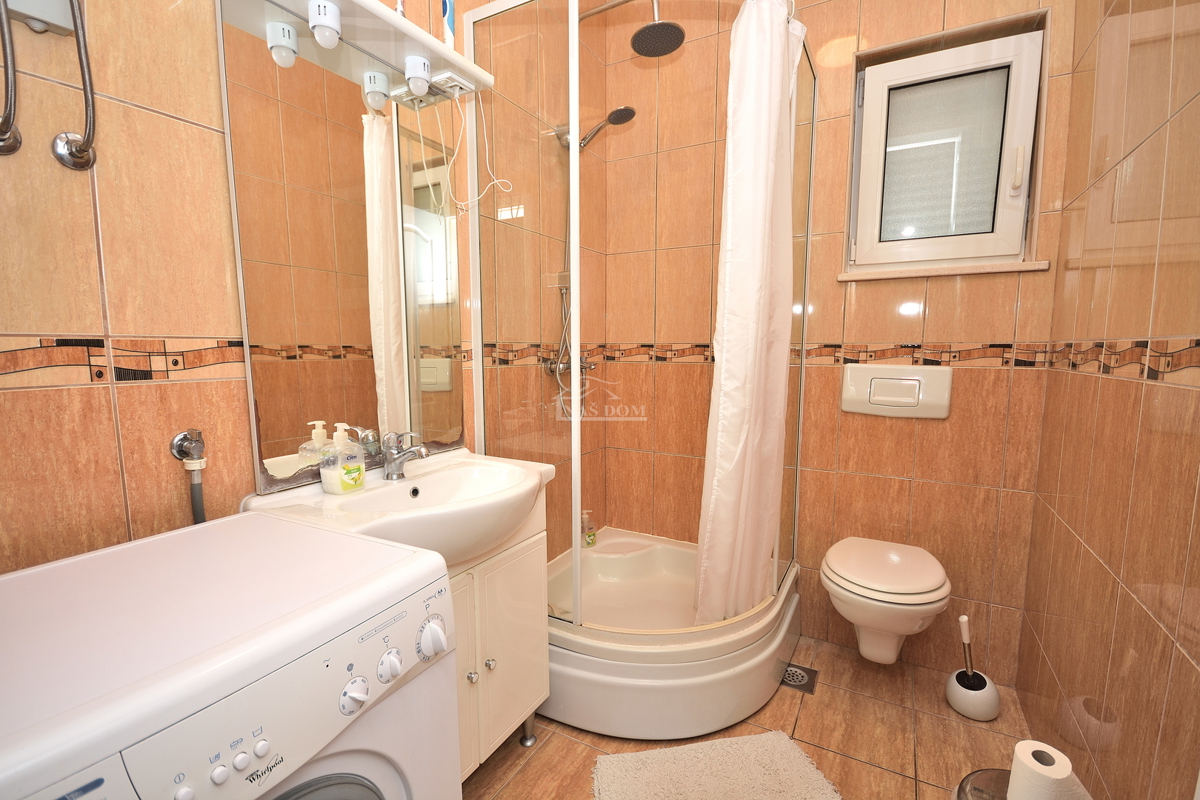 Vodice - Appartamento con due camere da letto, secondo piano, a 350 m dalla spiaggia