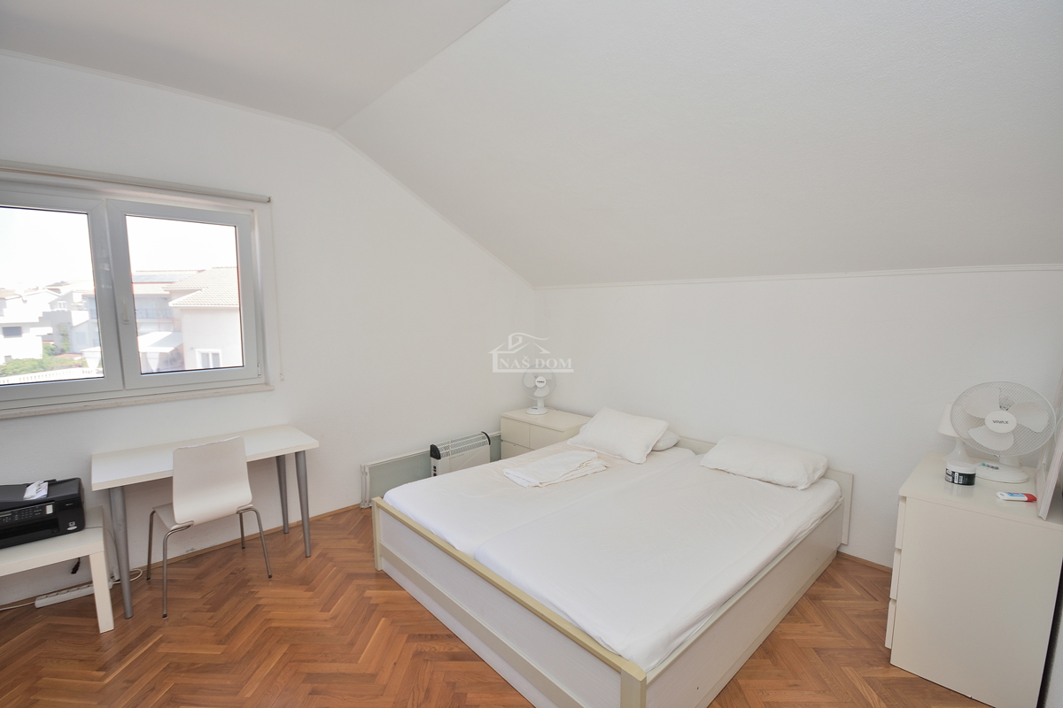 Vodice - Appartamento con due camere da letto, secondo piano, a 350 m dalla spiaggia