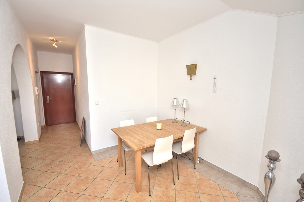 Vodice - Appartamento con due camere da letto, secondo piano, a 350 m dalla spiaggia