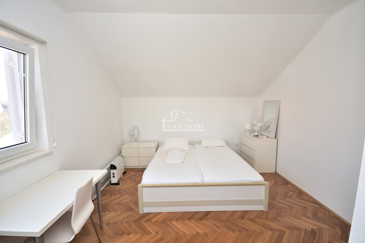 Vodice - Appartamento con due camere da letto, secondo piano, a 350 m dalla spiaggia