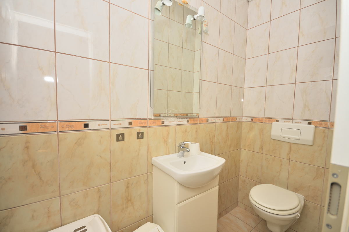 Vodice - Appartamento con due camere da letto, secondo piano, a 350 m dalla spiaggia