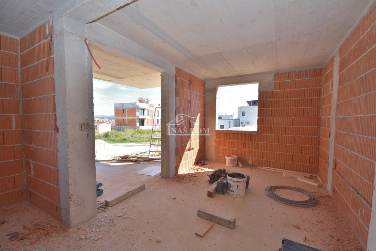 Vodice - Appartamento S3 al piano terra con giardino, a 500 m dal centro