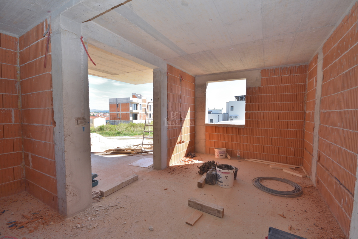 Vodice - Appartamento S3 al piano terra con giardino, a 500 m dal centro