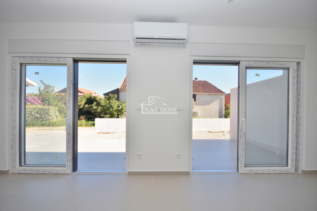 OPPORTUNITÀ: Doppia casa S2 a Vodice – posizione tranquilla, vicinanza a tutti i servizi