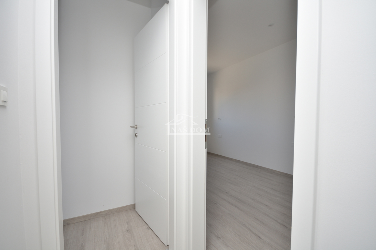 OPPORTUNITÀ: Doppia casa S2 a Vodice – posizione tranquilla, vicinanza a tutti i servizi