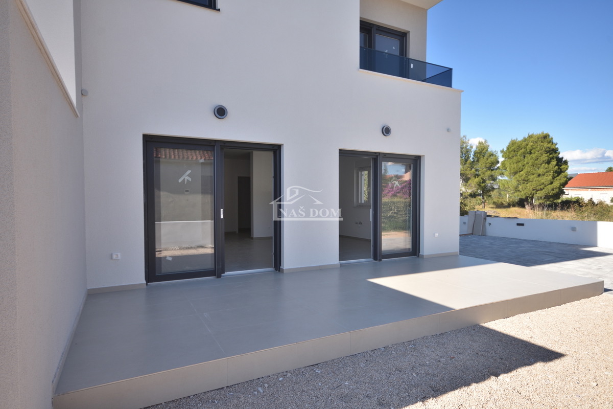 OPPORTUNITÀ: Doppia casa S2 a Vodice – posizione tranquilla, vicinanza a tutti i servizi