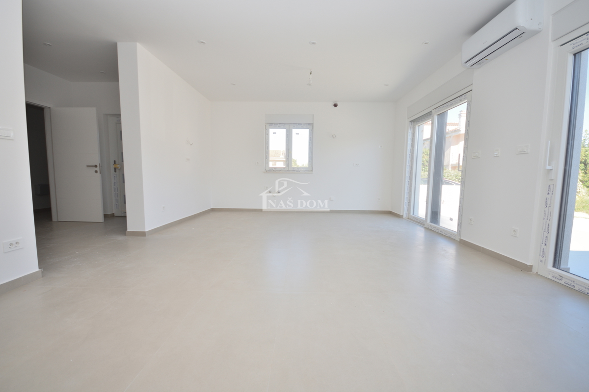 OPPORTUNITÀ: Doppia casa S2 a Vodice – posizione tranquilla, vicinanza a tutti i servizi