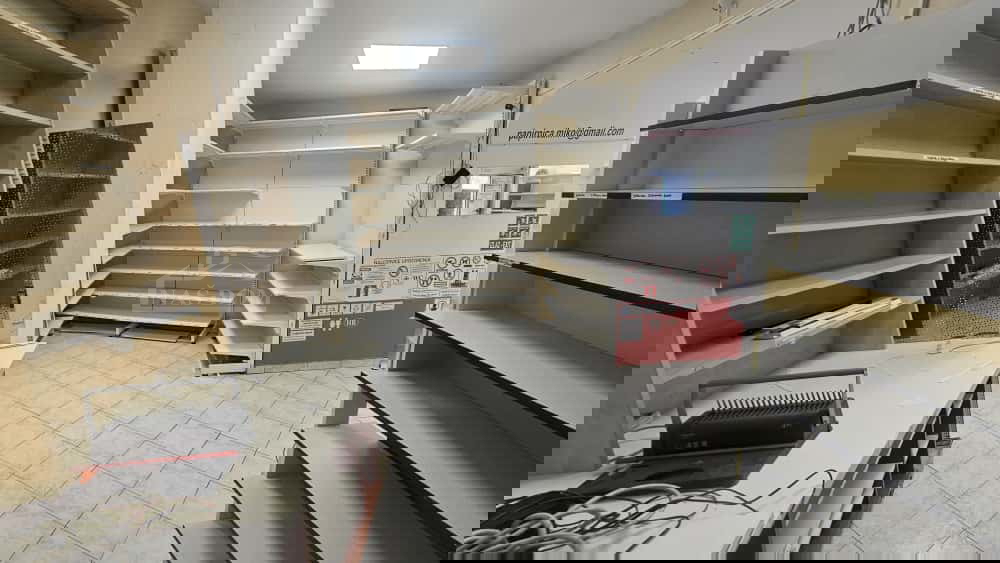 RIBASSATO - Locale commerciale nel centro di Vodice