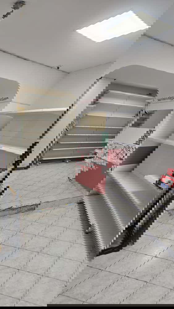 RIBASSATO - Locale commerciale nel centro di Vodice